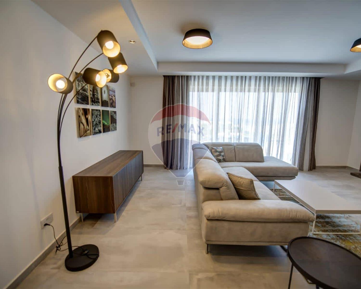 Penthouse in St. Julian's - photo 2 of 20