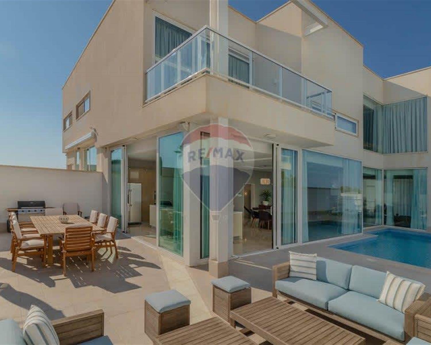 Villa Semi-detached