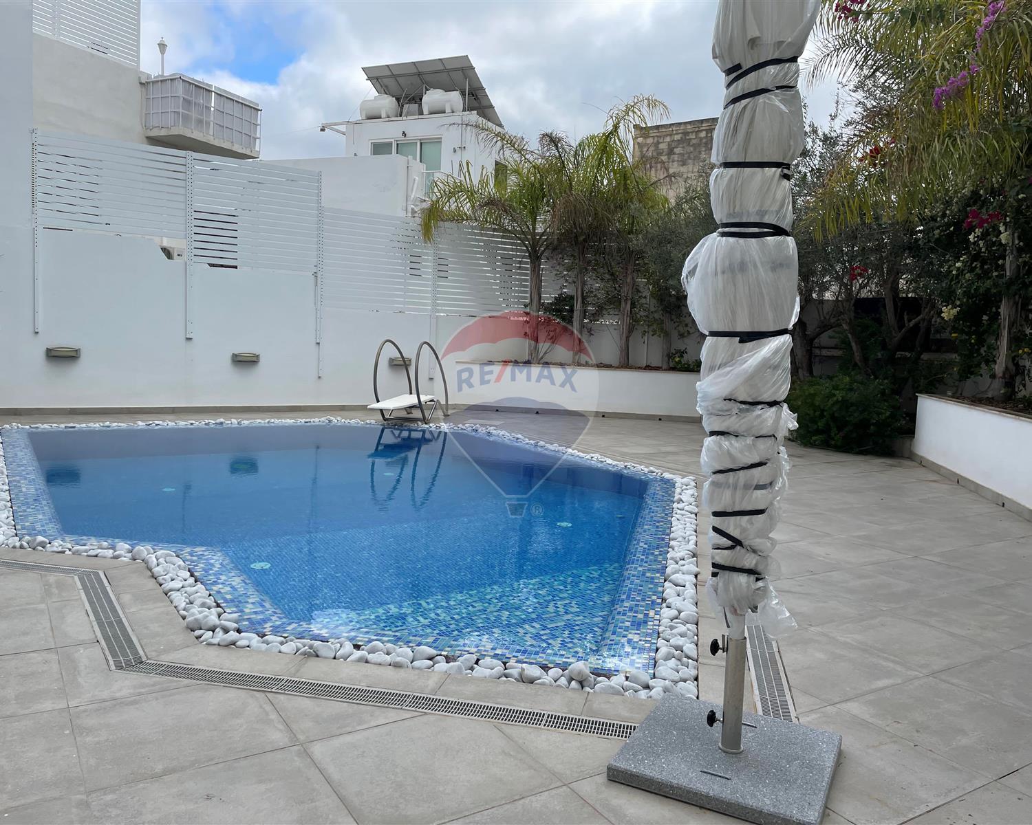 Villa Semi-detached
