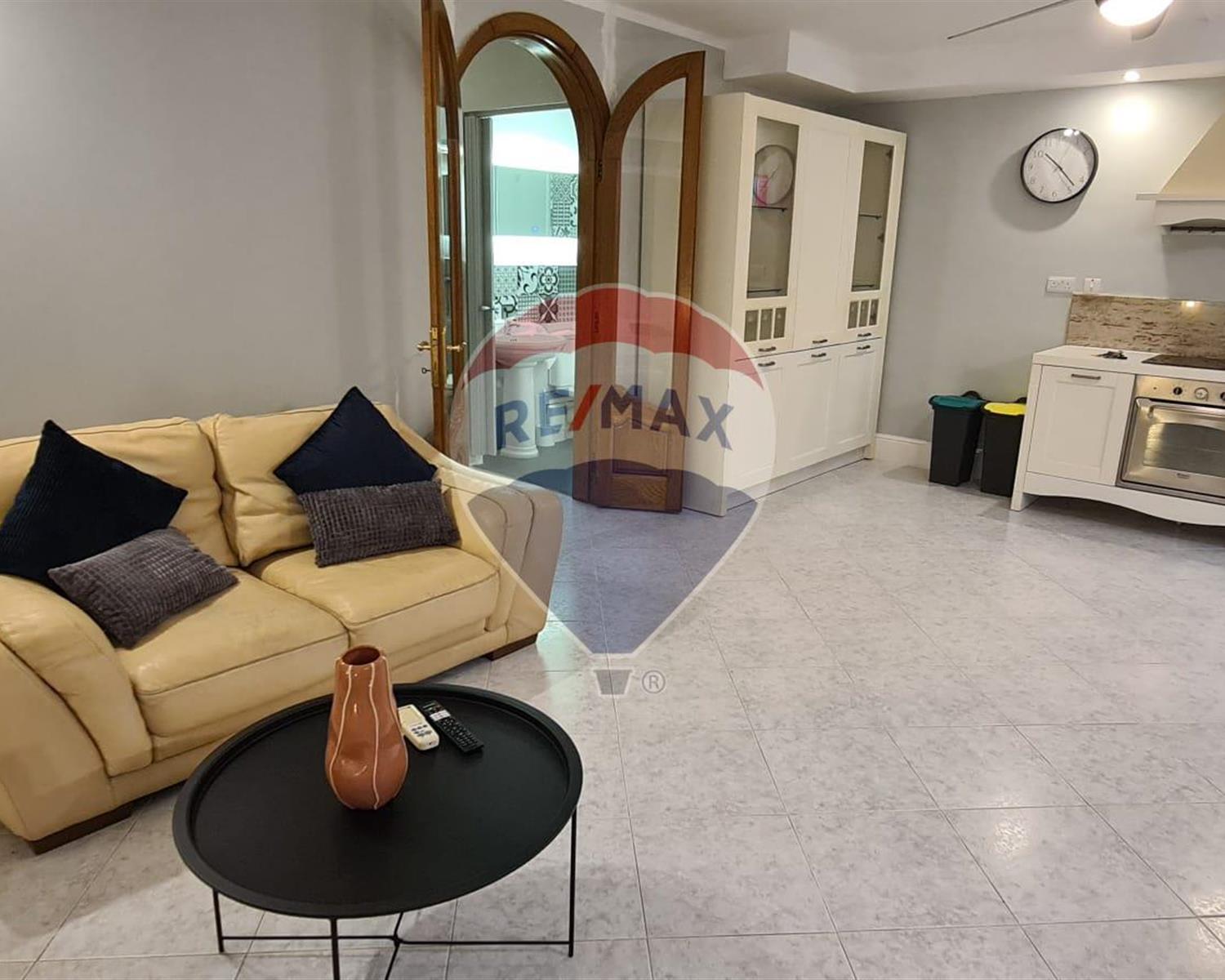 Studio Flat