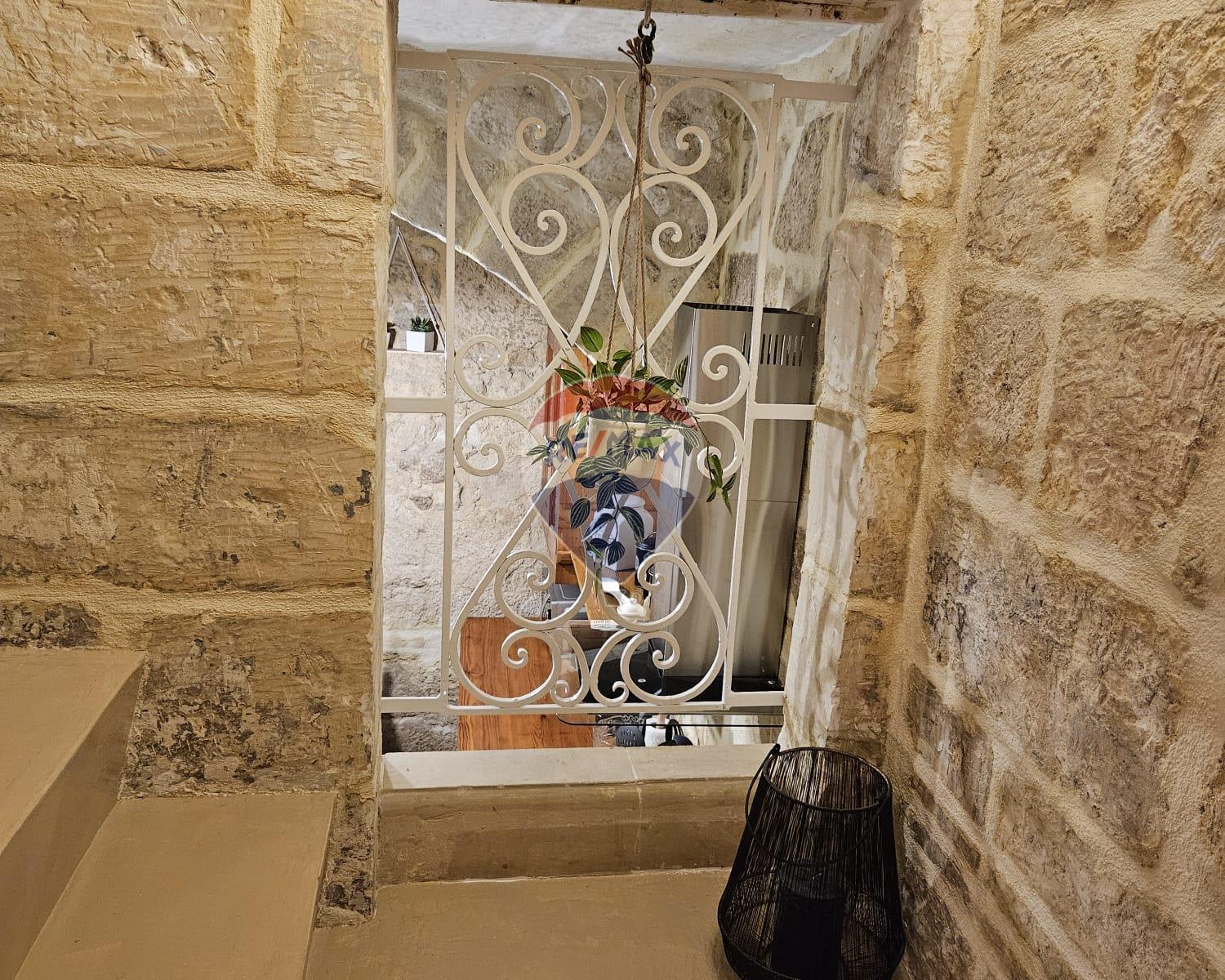 House of Character in Mdina - photo 3 of 12
