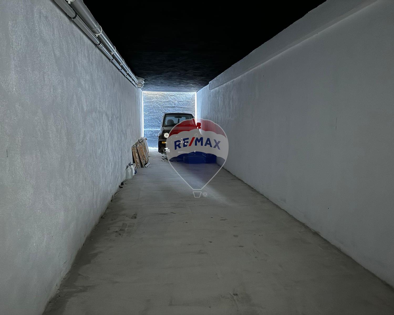 Garage (Residential)