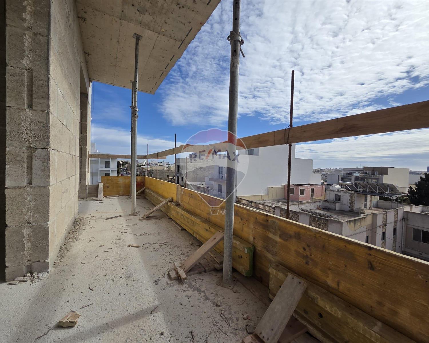 2 bedroom Apartment for sale in Iklin - €365,000 - 100m²