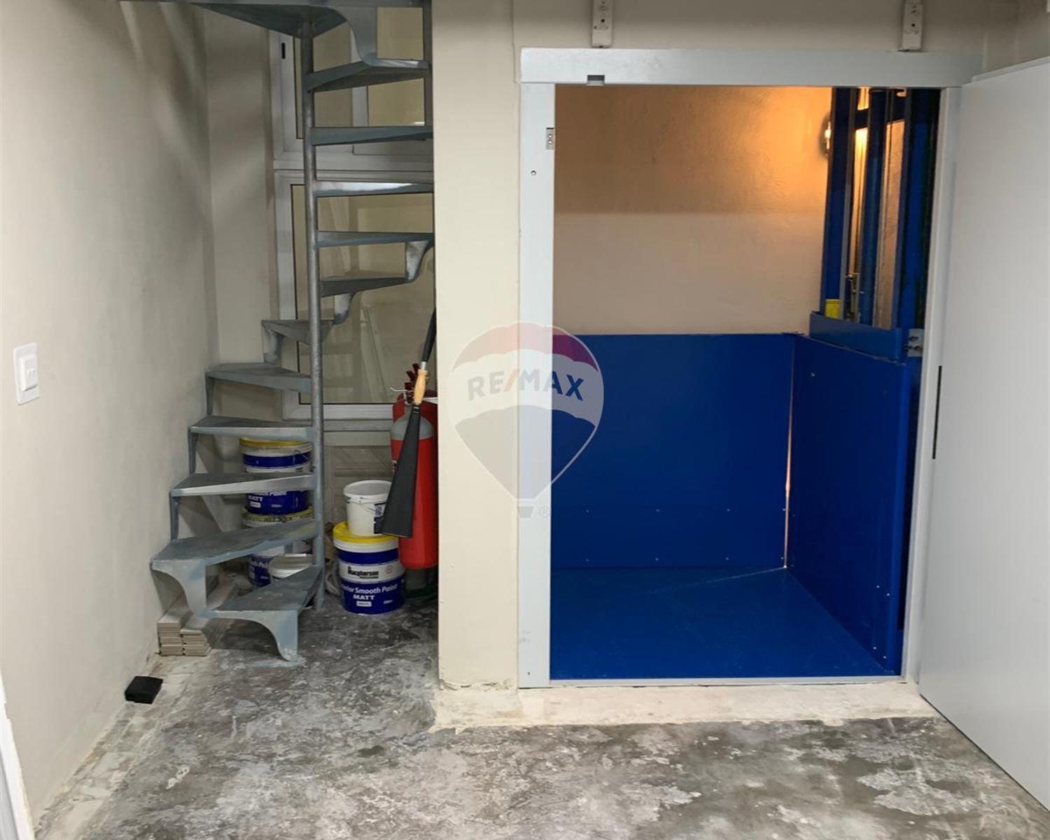 Garage (Residential)