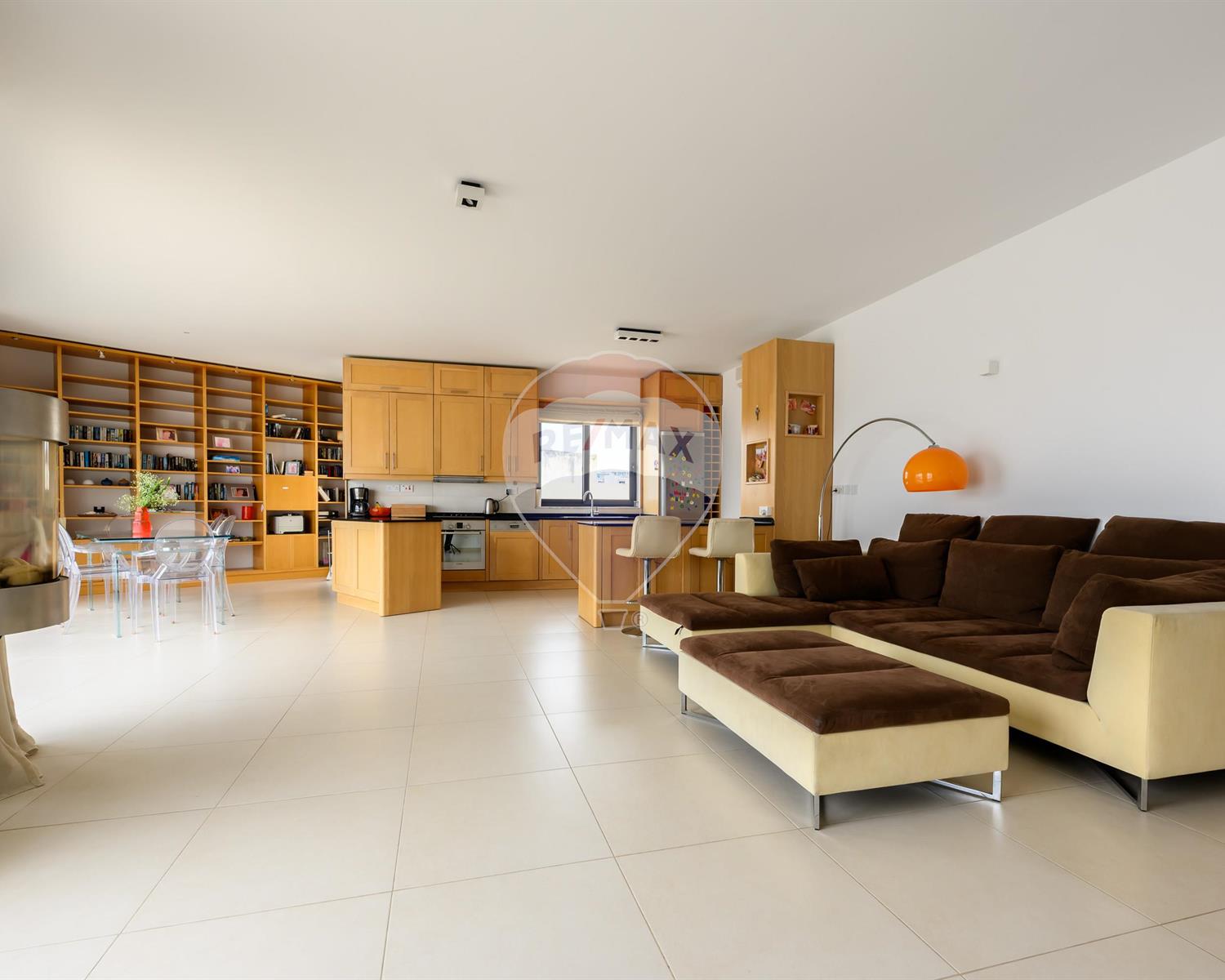 Penthouse in St. Julian's - photo 3 of 15