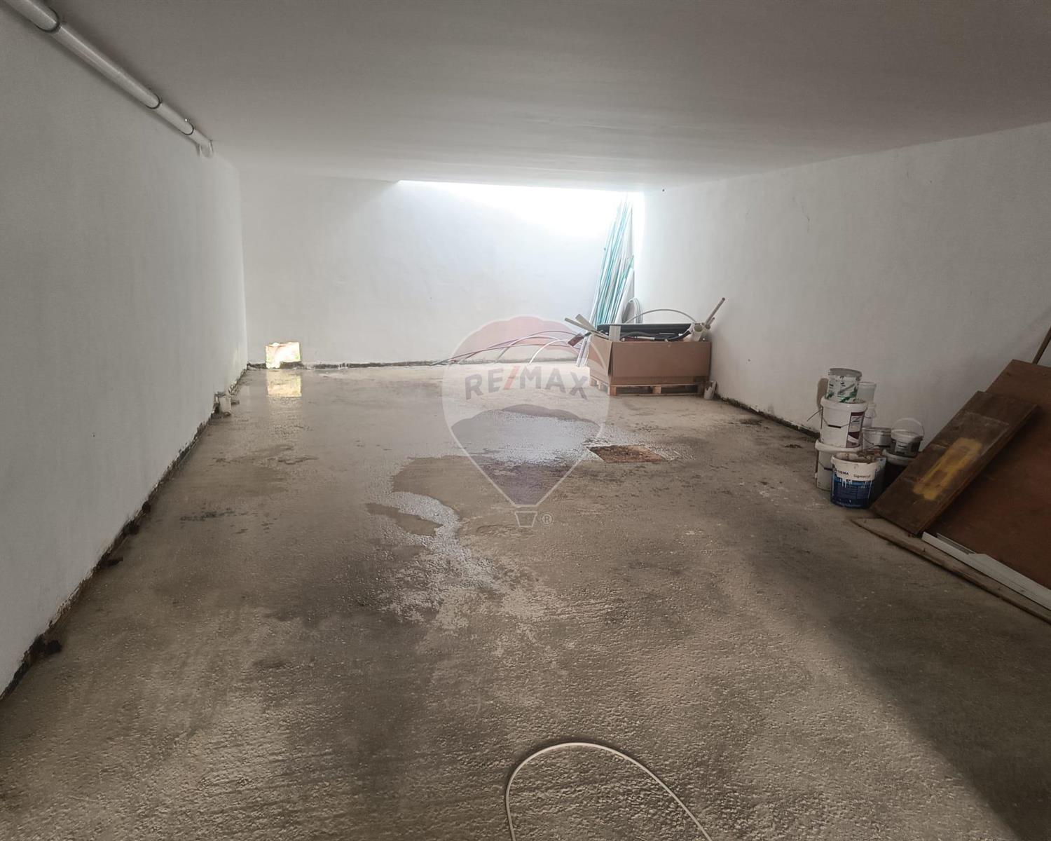 Garage (Residential)