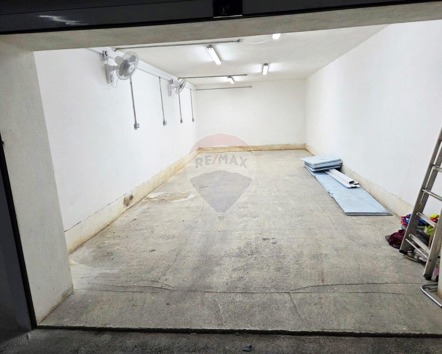 Garage (Residential)