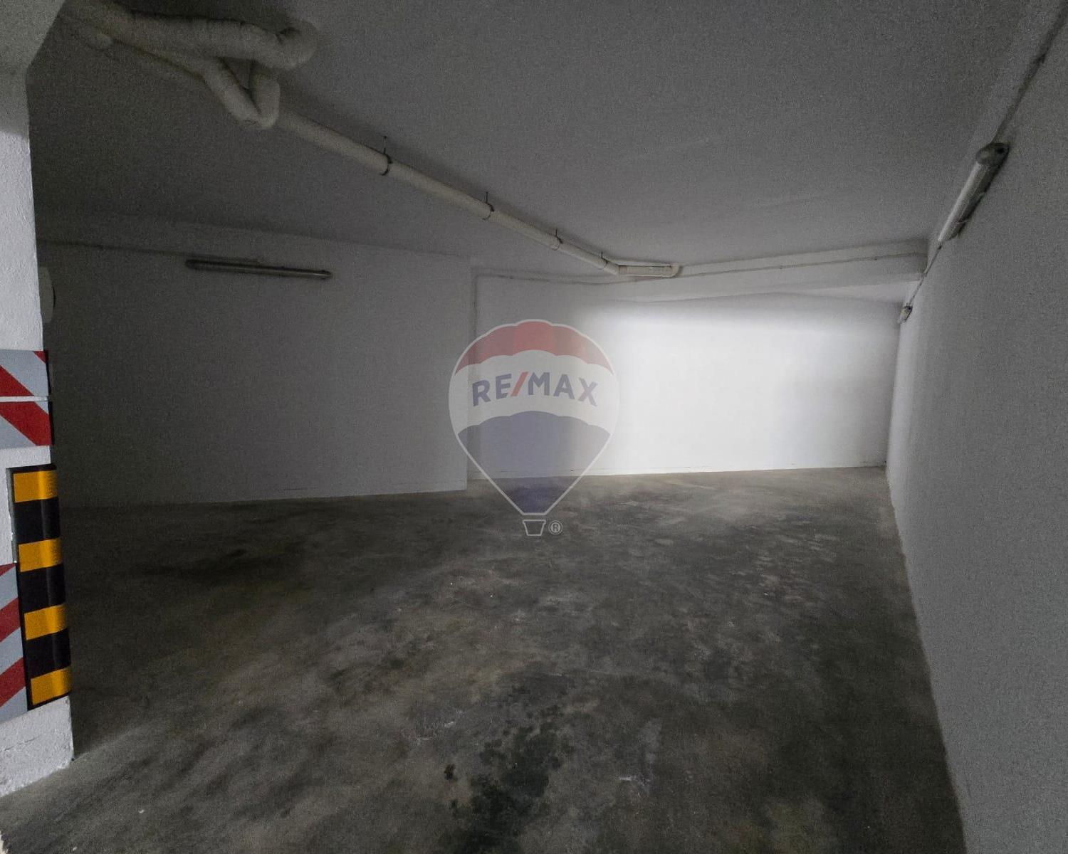Garage (Residential)