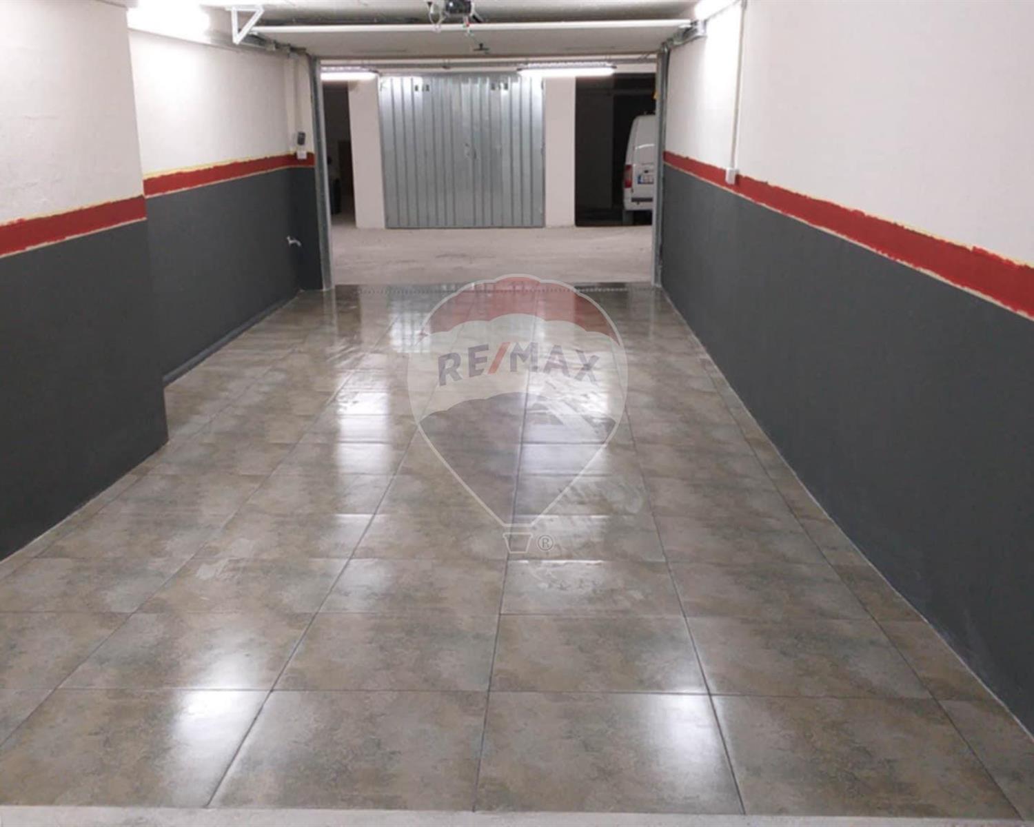 Garage (Residential)