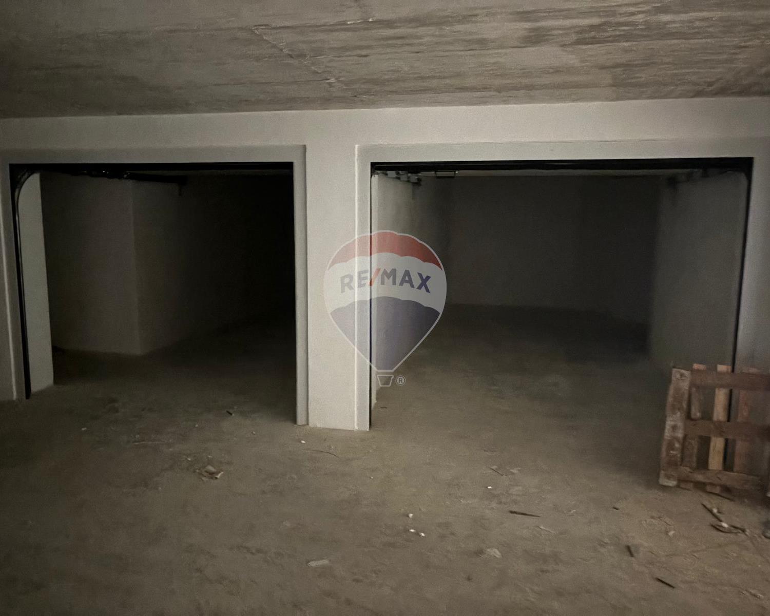 Garage (Residential)