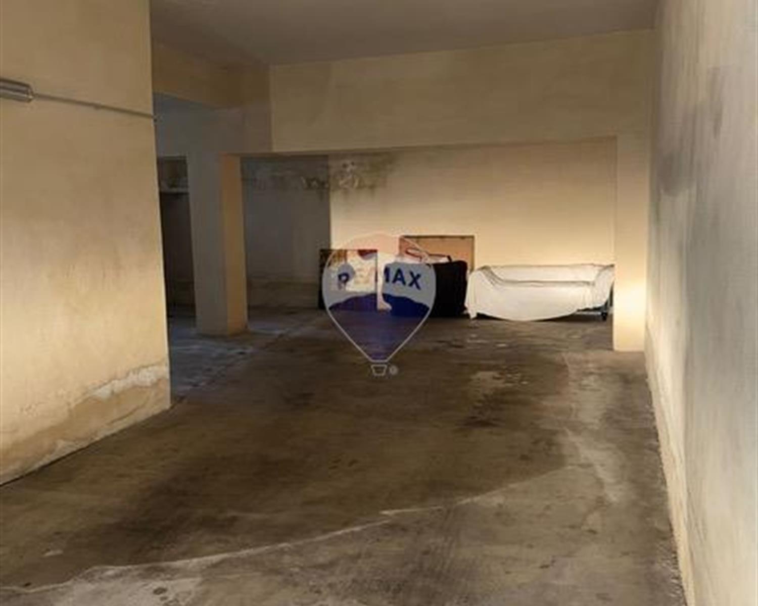 Garage (Residential)