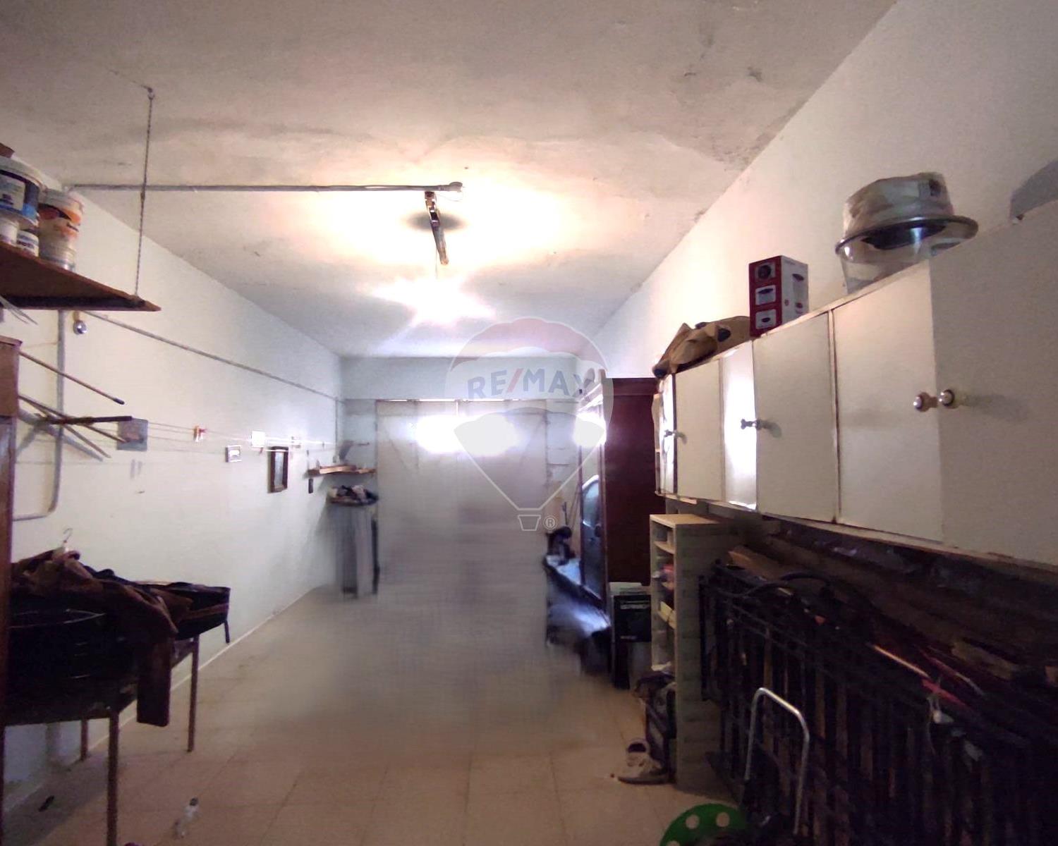 Garage (Residential)