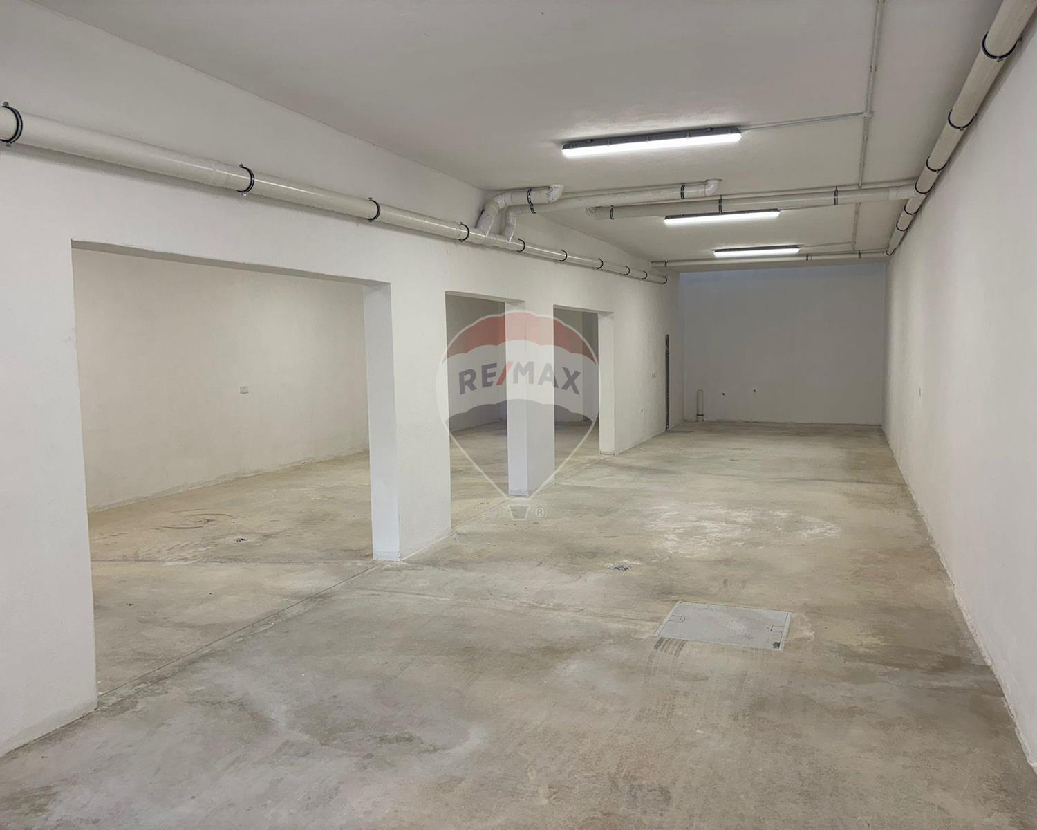 Garage (Residential)