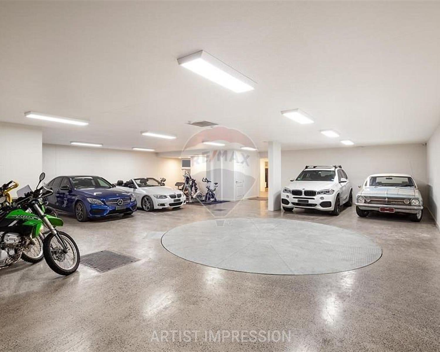 Garage (Residential)