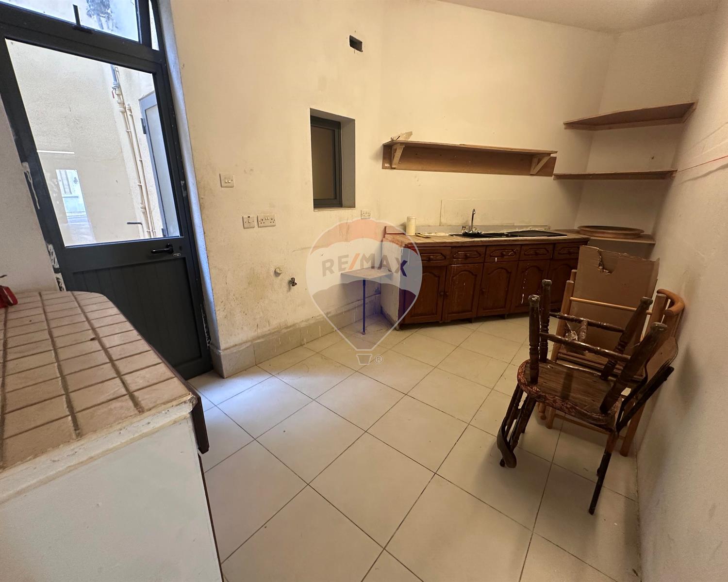 Garage (Residential)