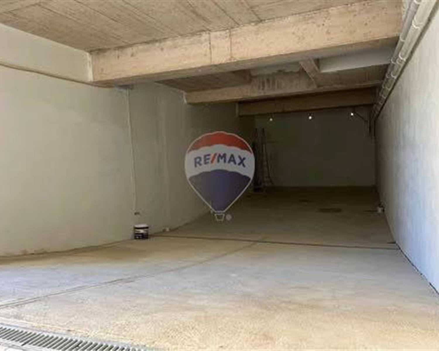 Garage (Residential)