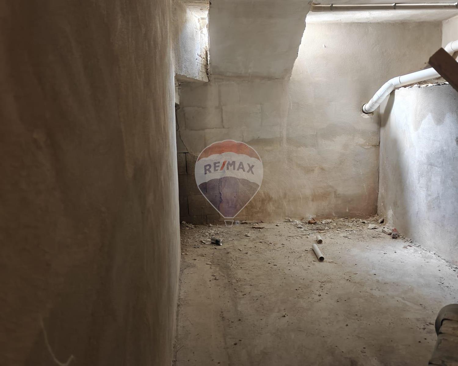 Garage (Residential)