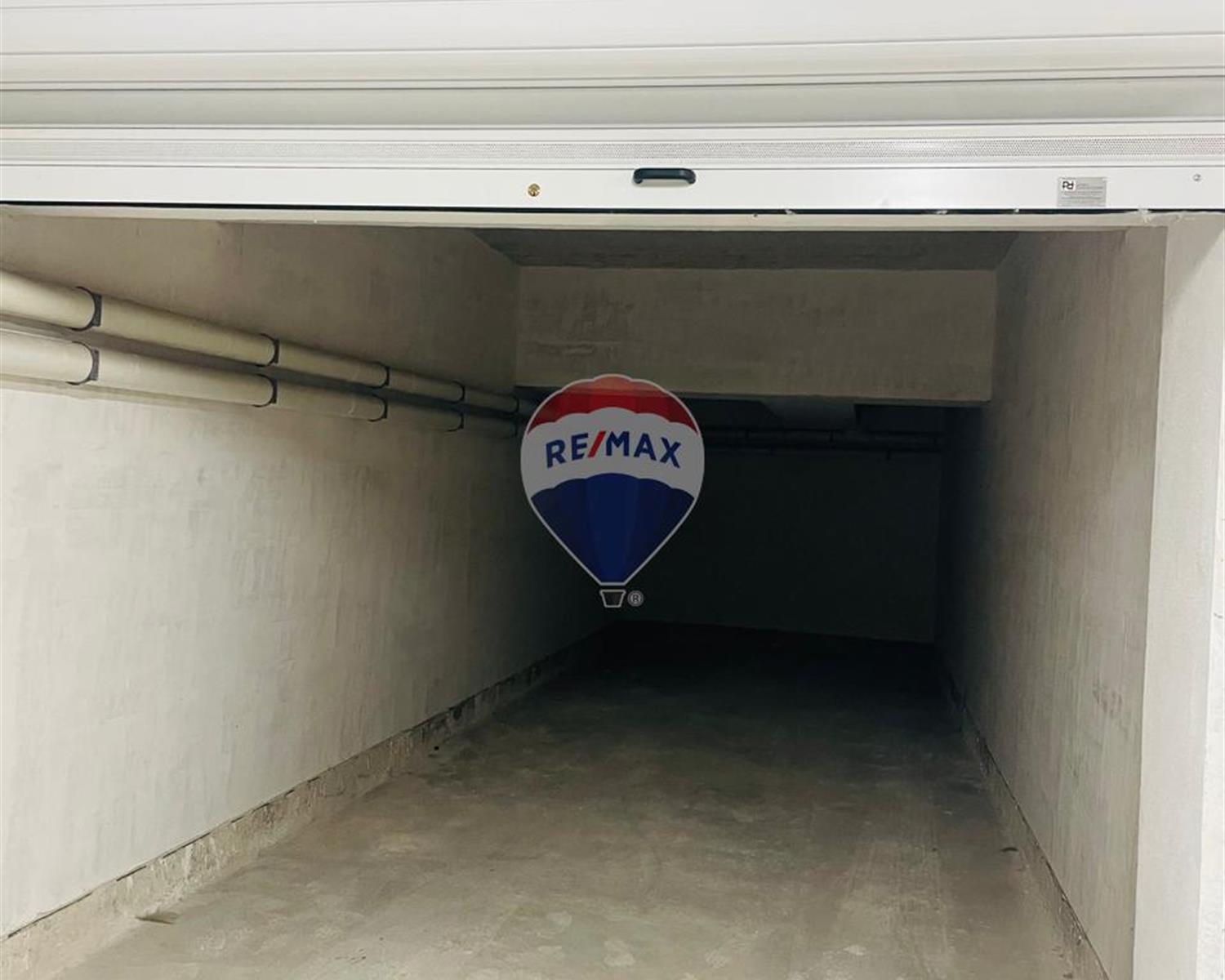 Garage (Residential)