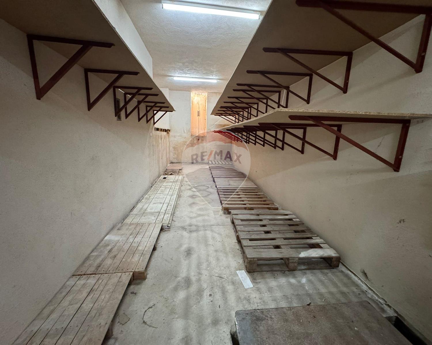 Garage (Residential)