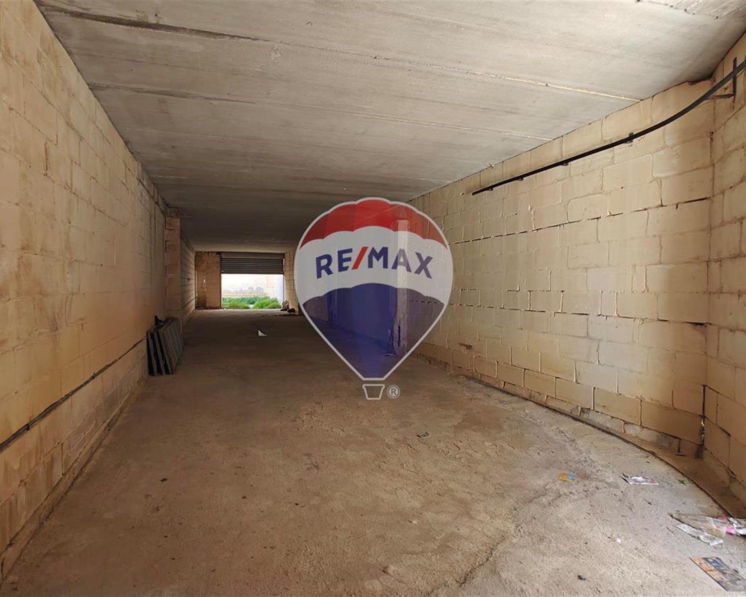 Garage (Residential)