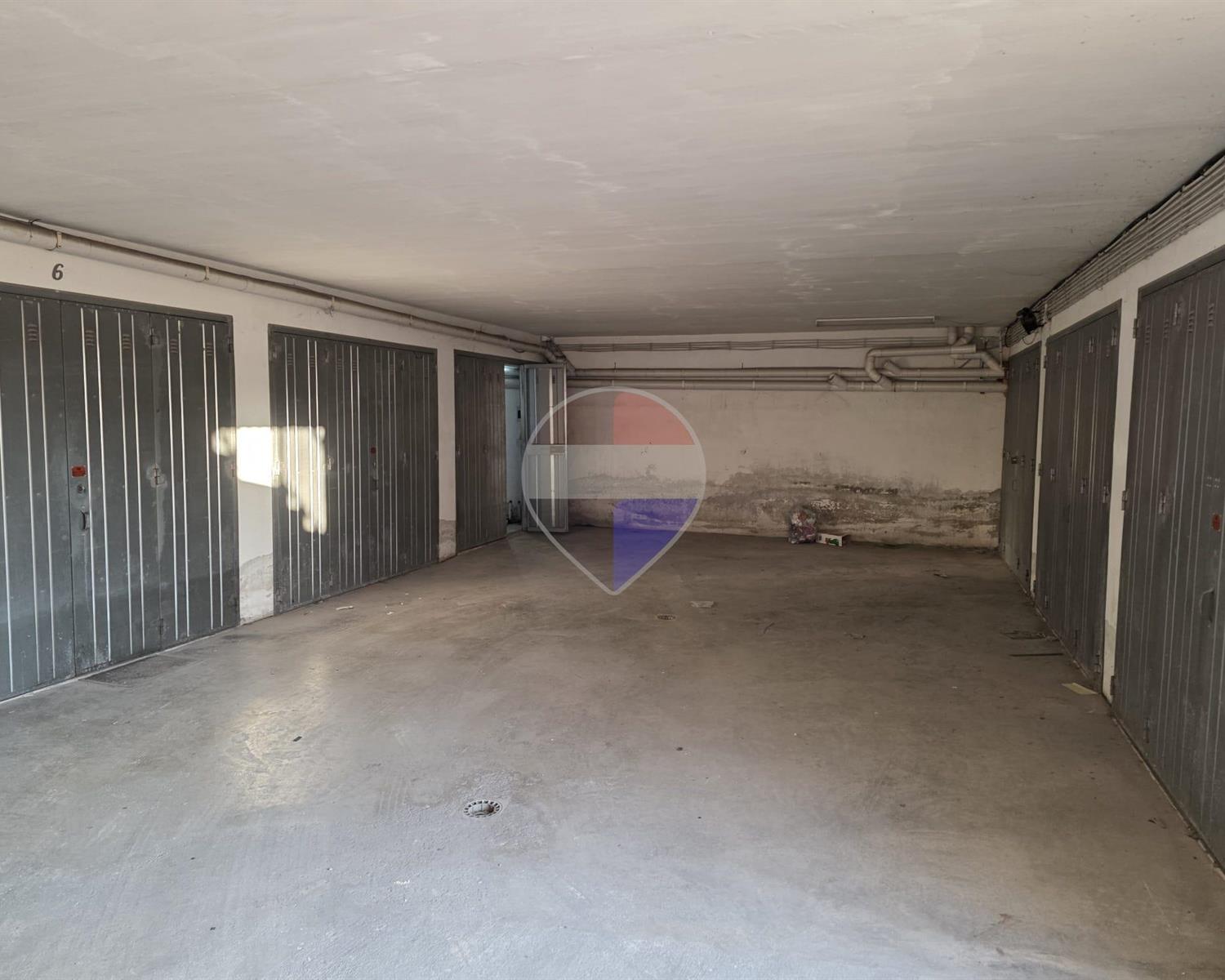 Garage (Residential)