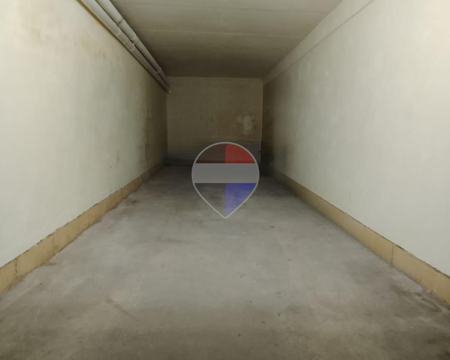 Garage (Residential)