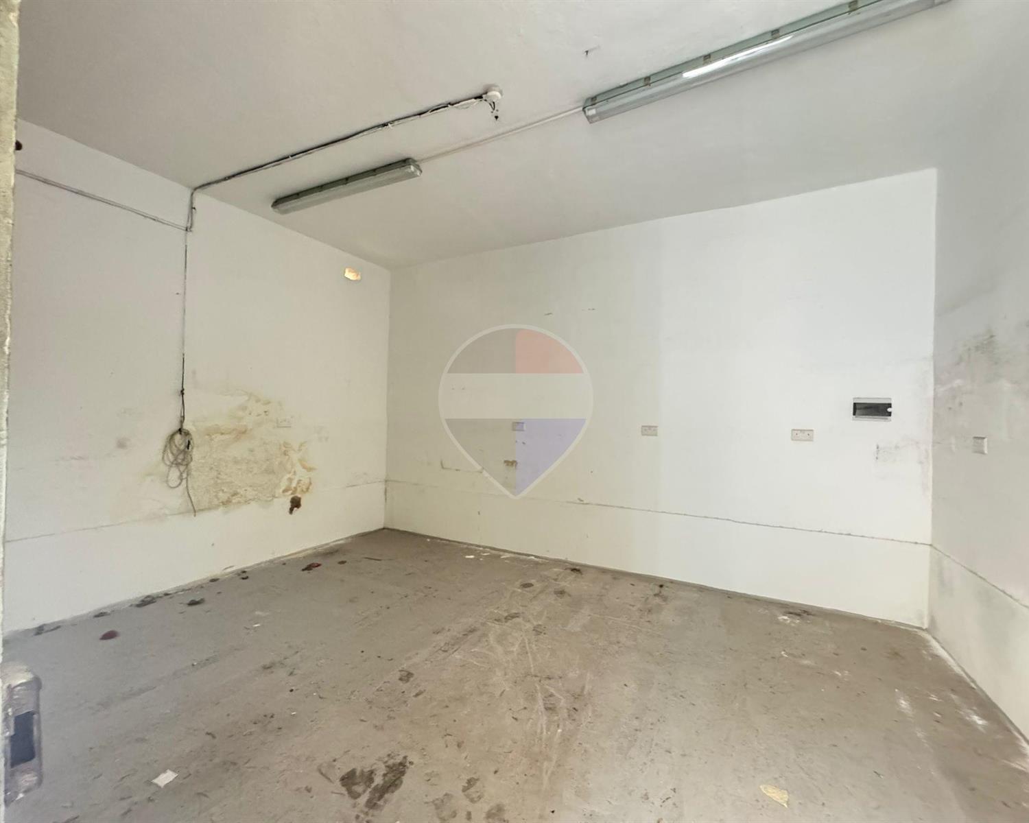 Garage (Residential)