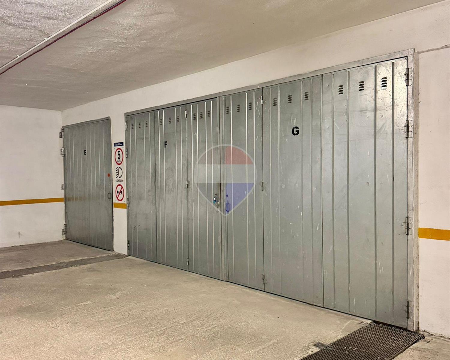 Garage (Residential)