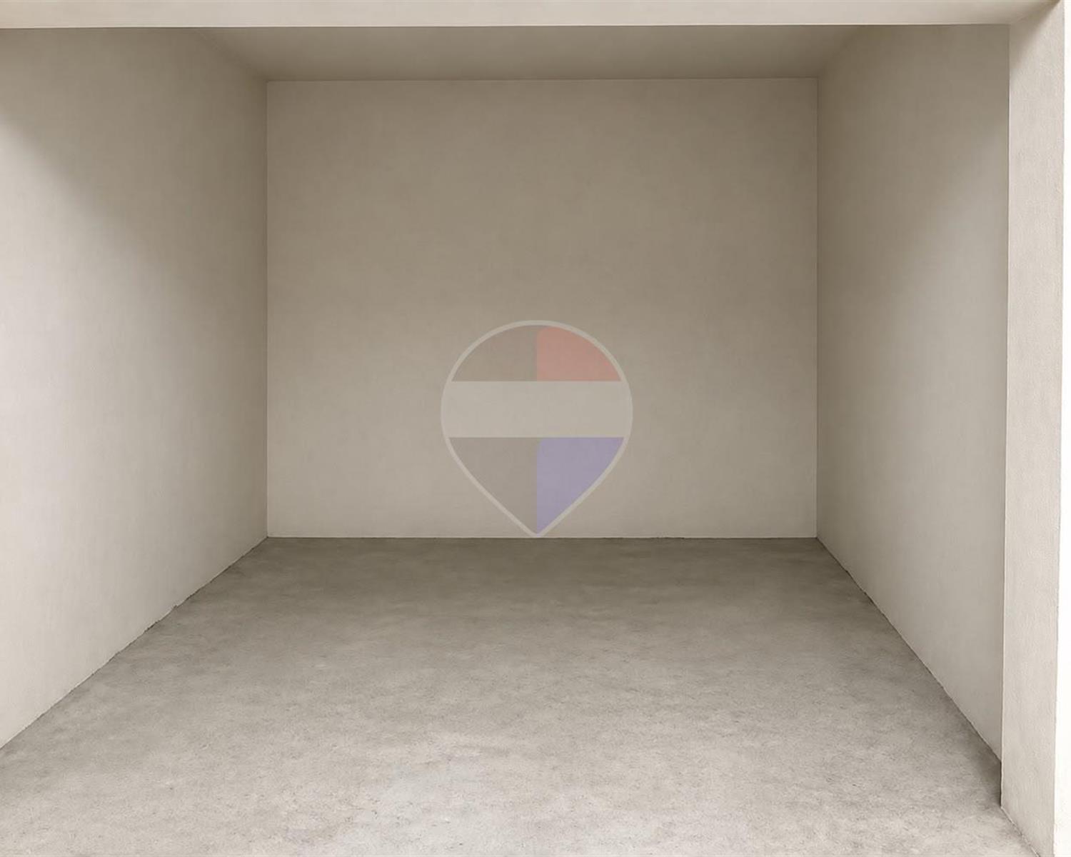 Garage (Residential)
