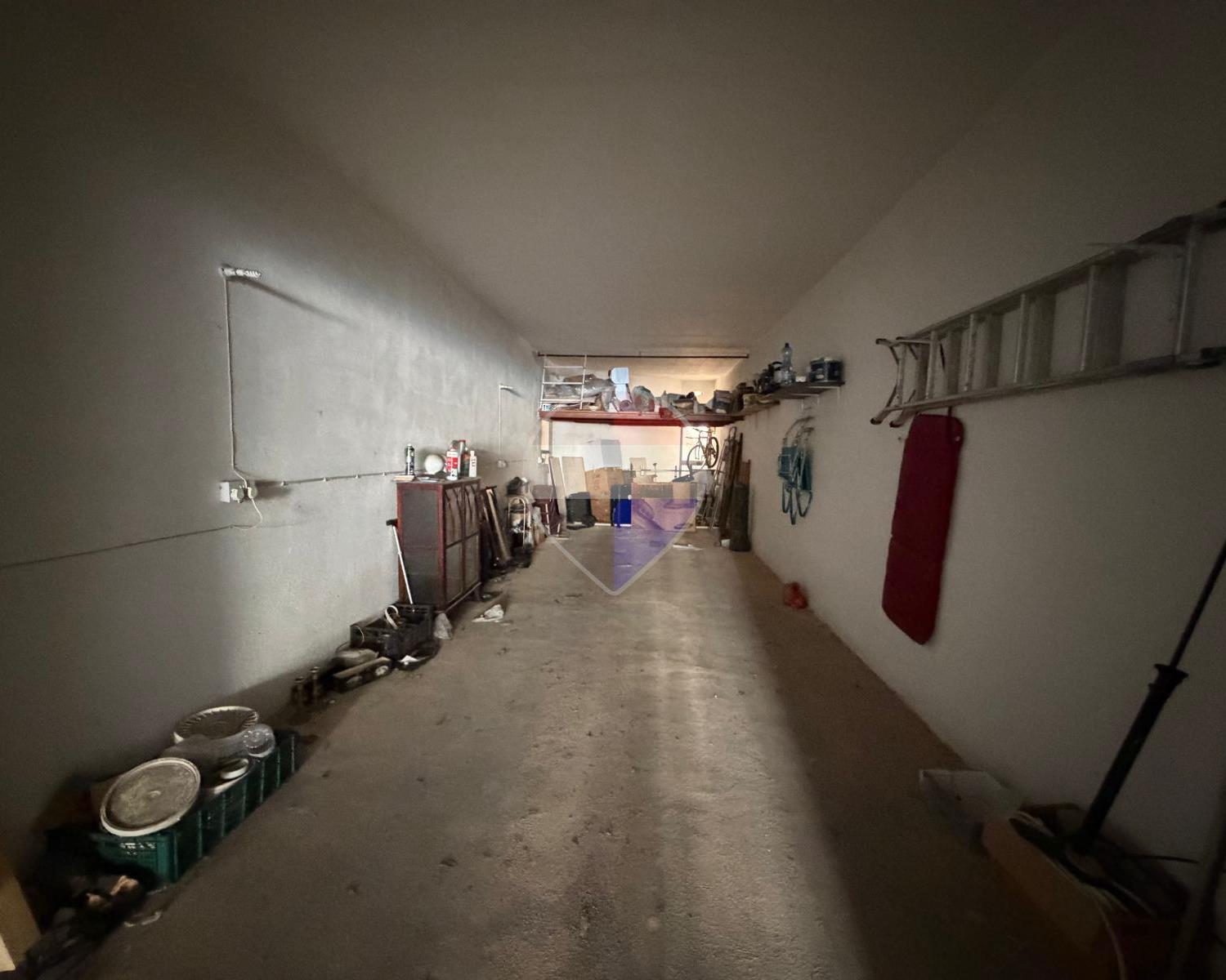 Garage (Residential)