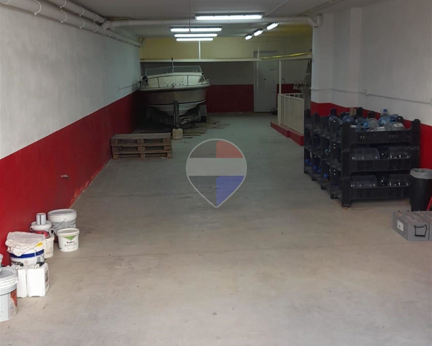 Garage (Residential)