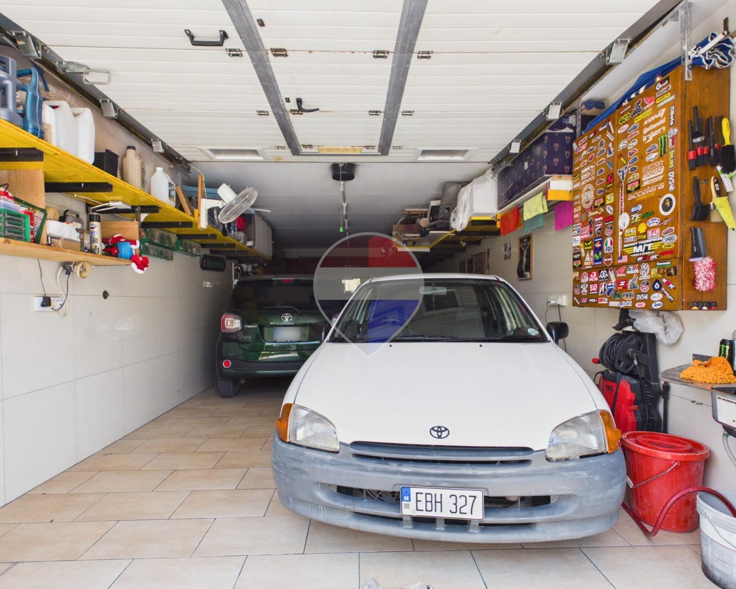Garage (Residential)