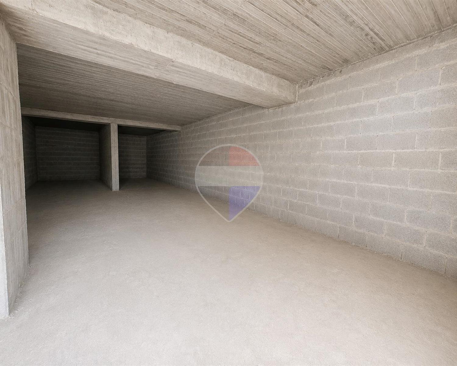 Garage (Residential)