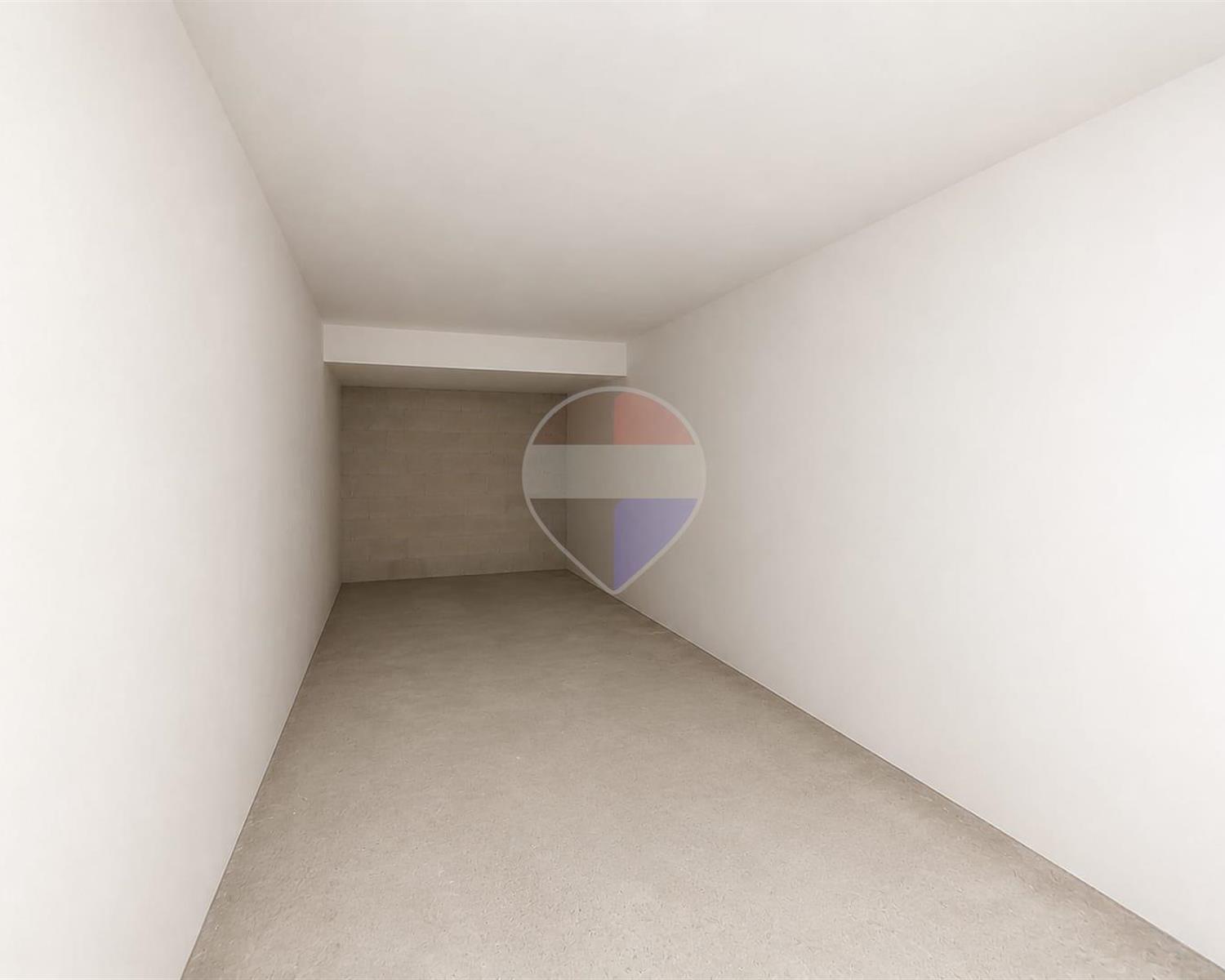 Garage (Residential)