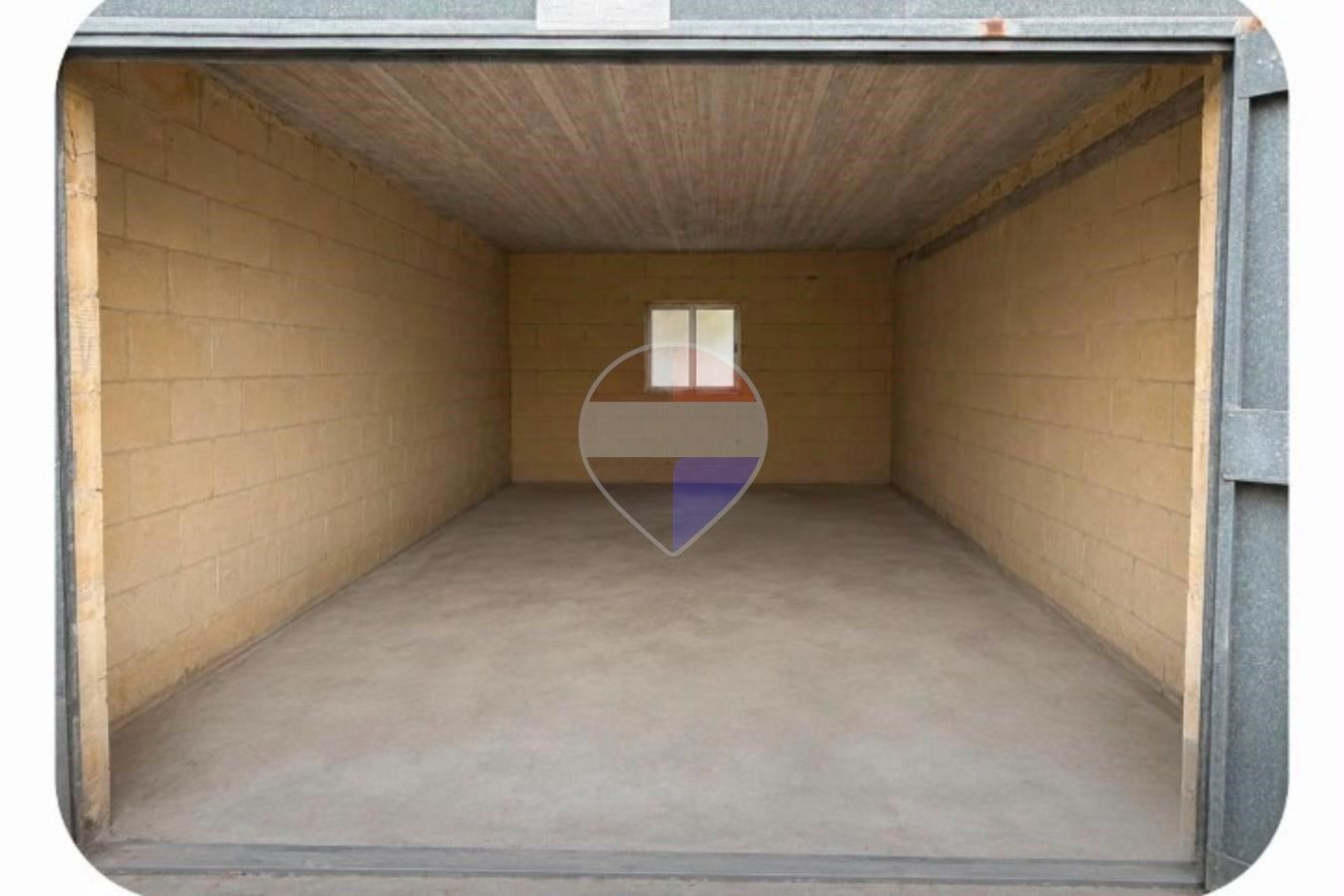 Garage (Residential)