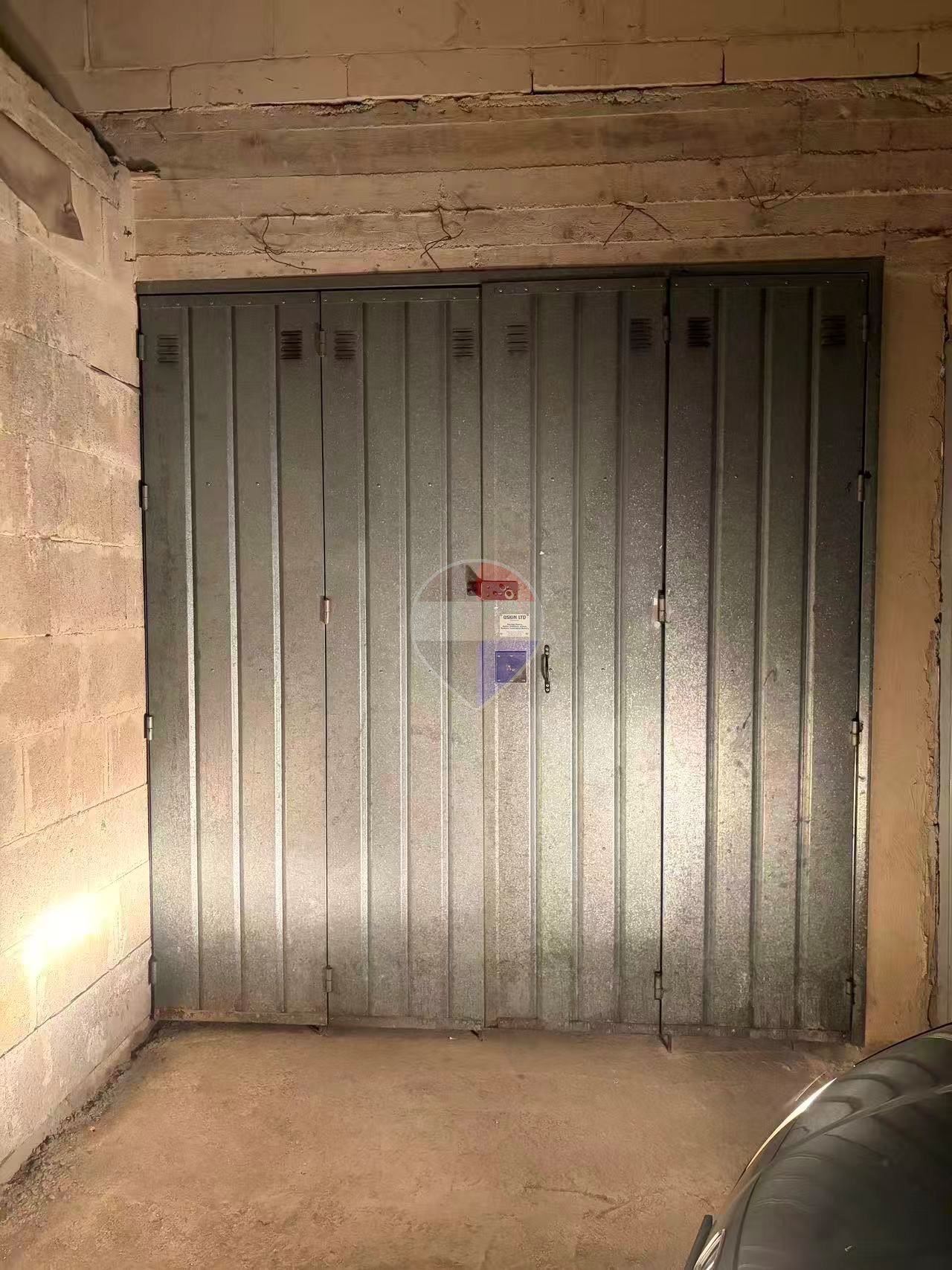 Garage (Residential)