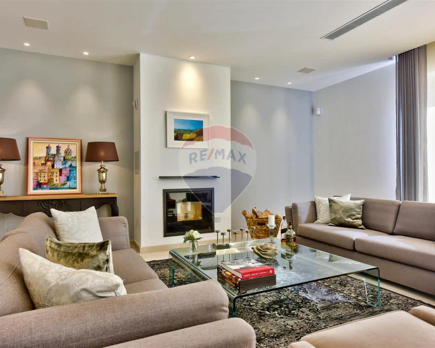 Villa Semi-detached