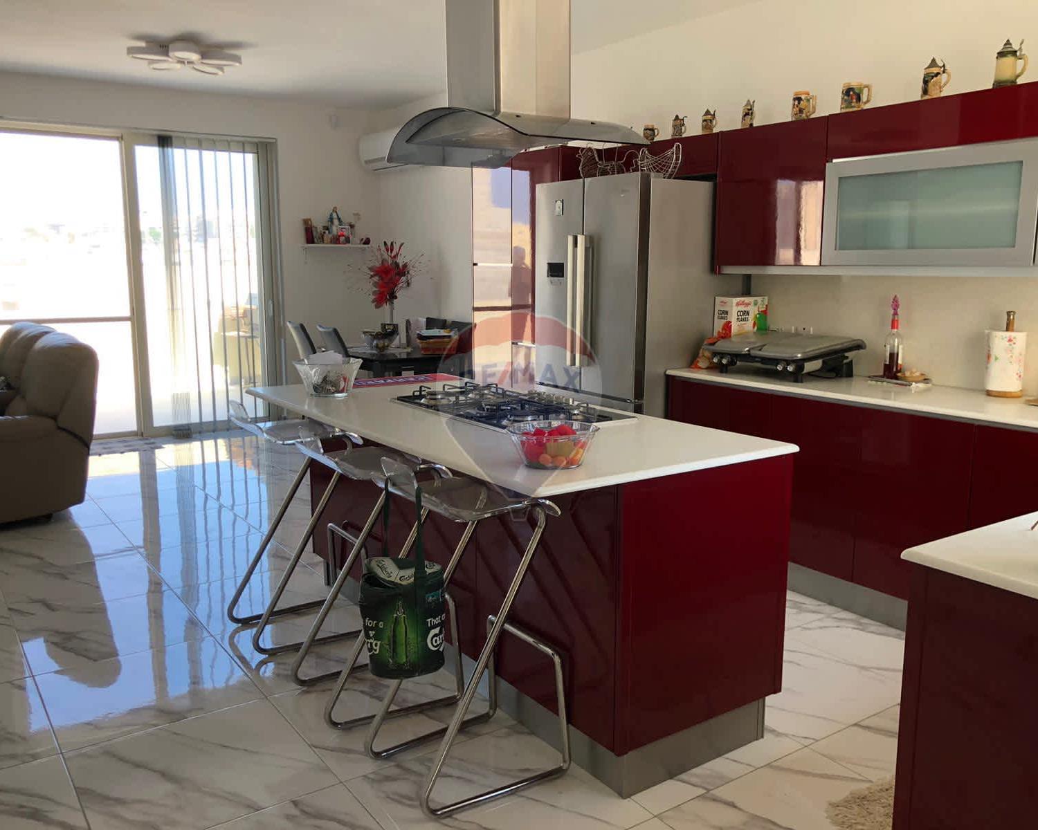 Penthouse in Msida - photo 4 of 17