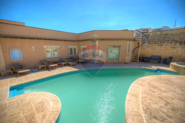 3 bedroom Villa Semi-detached to rent in Iklin - €6,500