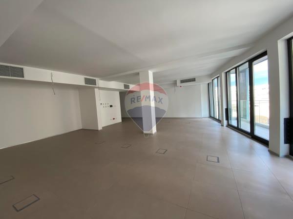 Office block to rent in Sliema