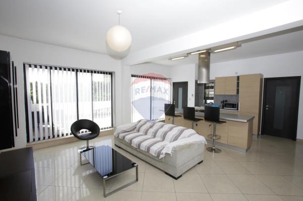 2 bedroom Penthouse to rent in Msida - €1,200