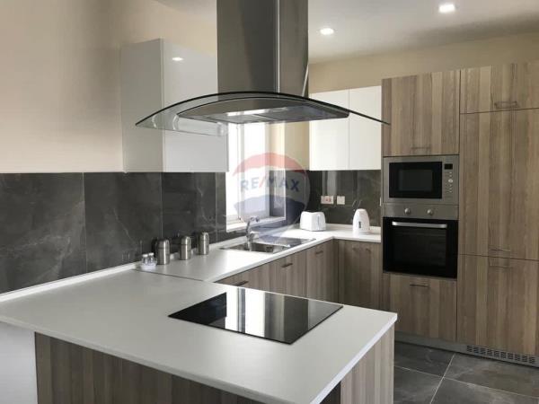 3 bedroom Penthouse to rent in Qormi - €1,100