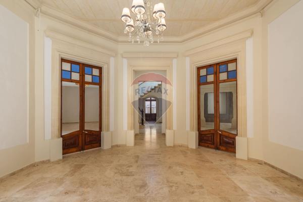 Office block to rent in Sliema
