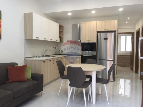 2 bedroom Maisonette to rent in Ħamrun - €900