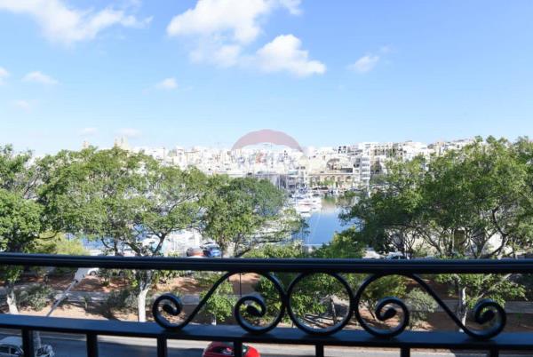 Office block to rent in Pieta