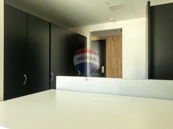 Office block to rent in St Julian's