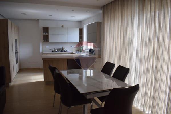 2 bedroom Penthouse to rent in Mosta - €2,500