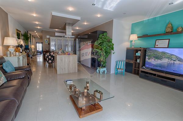 3 bedroom Maisonette for sale in Baħar iċ-Ċagħaq - €590,000 - 124m²