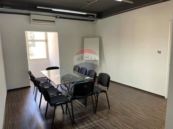 Office space to rent in Pieta