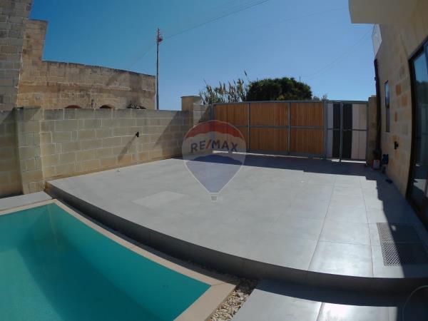 3 bedroom Villa Semi-detached to rent in Dingli - €2,300